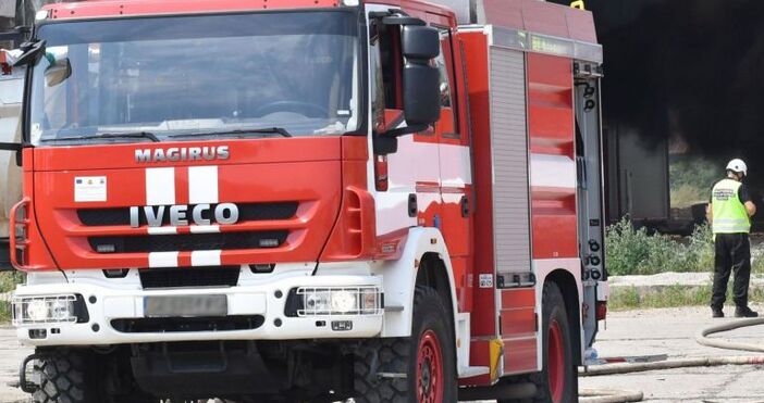 Пожар край магистрала Марица задими за кратко частично платното в