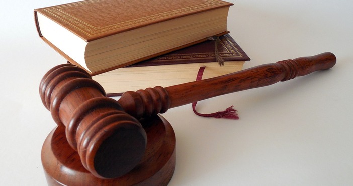 Варненският районен съд наложи глоби на двама души за неизпълнение