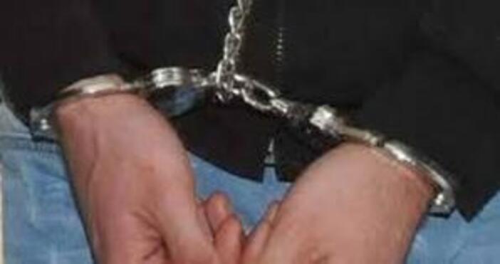 Трима имотни измамници в Русе са били задържани от полицията.