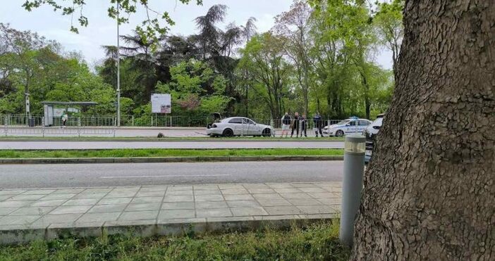 Пътен инцидент затруднява движението по бул. Княз Борис I“ в района