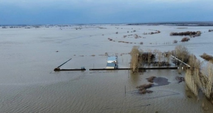 Снимки  читател 72 RUБиблейското наводнение в Русия и Казахстан продължава да влошава
