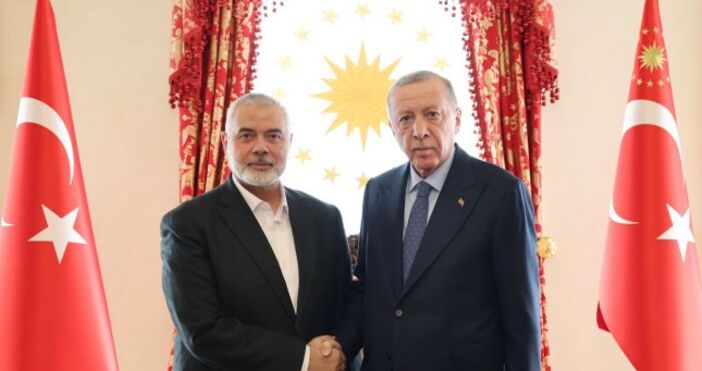 Турският президент Реджеп Тайип Ердоган и политическият ръководител на Хамас