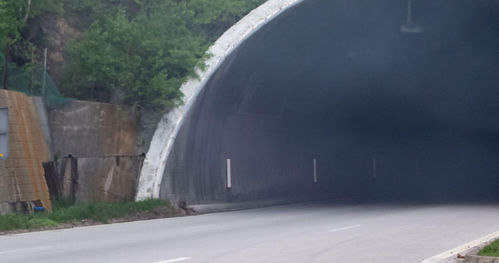 Довечера затварят тунела Траянови врата на магистрала Тракия към Бургас  Това
