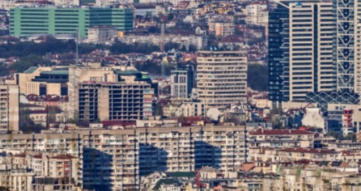 Българите, работещи в чужбина, си купуват по 3 имота.Това е