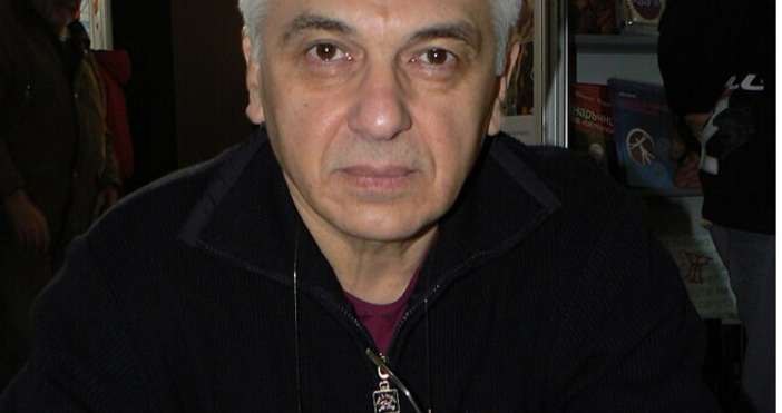 Иван Георгиев Кулеков е български писател  публицист и общественик  Роден е в севлиевското село Хирево на 28 април 1951 г Завършва техникум