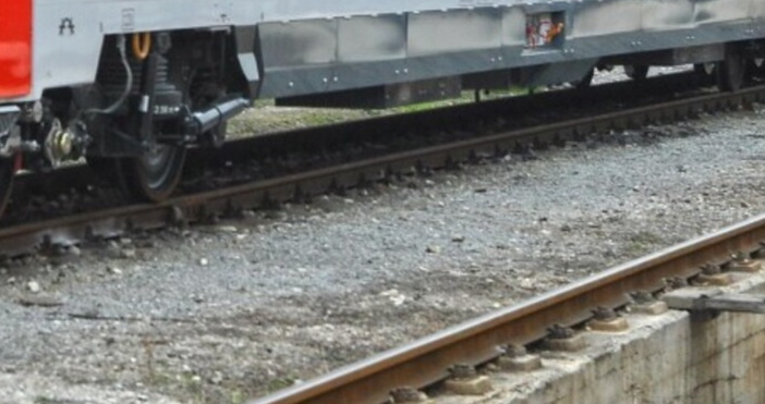 Тежко произшествие е станало под тепетата Камион е пресякъл нерегламентирано железопътни