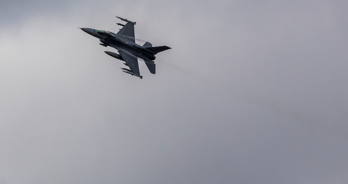 Съобщиха новина за бойните самолети, които България очаква.  Парламентът прие на