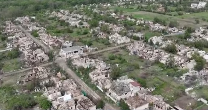 Кадри от въздуха показват мащаба на ужасяващите разрушения в Часов