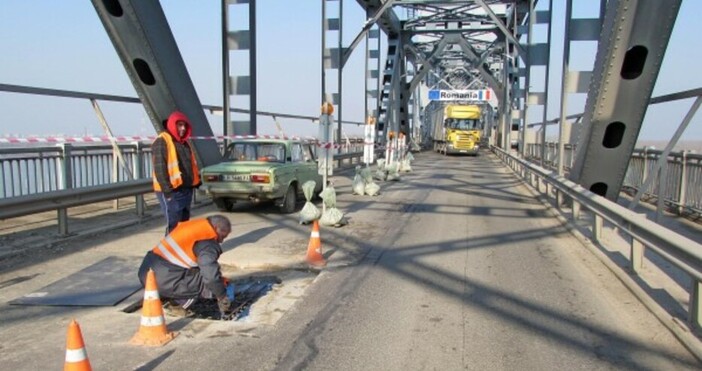 Приключи ремонтът на пропадналия преди дни участък на Дунав мост,