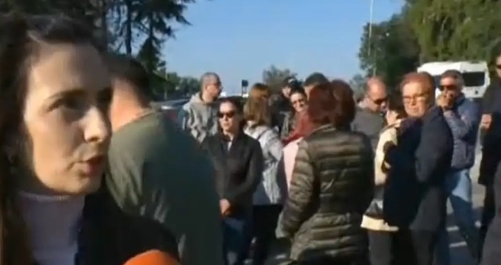 Живеещите в селището Долна Трака край Варна излязоха на протест за
