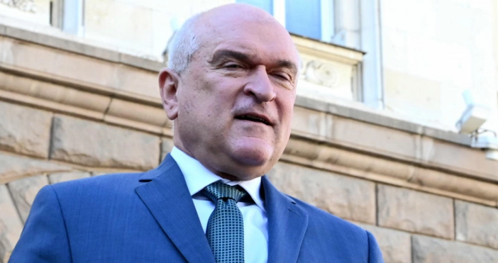 Петел следи какво се случва след като лифта във Витоша