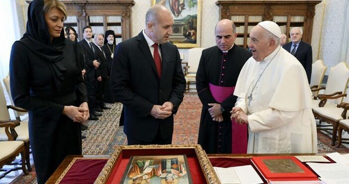Президентът Румен Радев бе на аудиенция при папа Франциск по повод Деня на