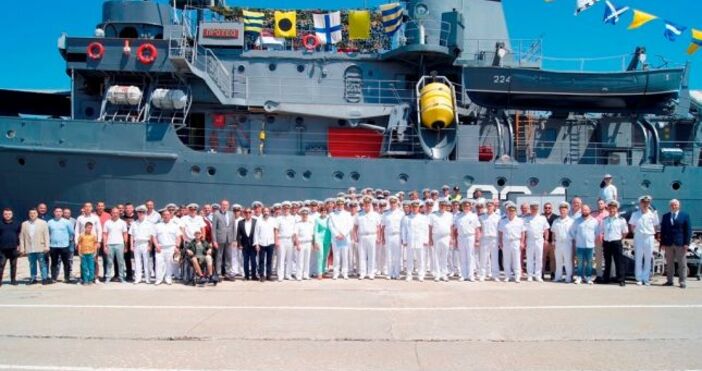 Отбелязаха 20 години от вдигането на военноморския флаг на спасителен