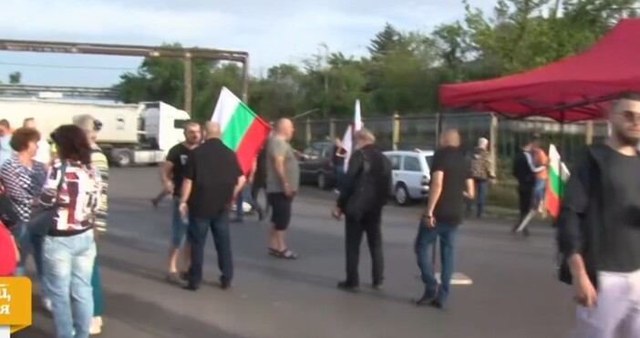 Жители на Гълъбово започнаха блокада на международния път Русе Свиленград