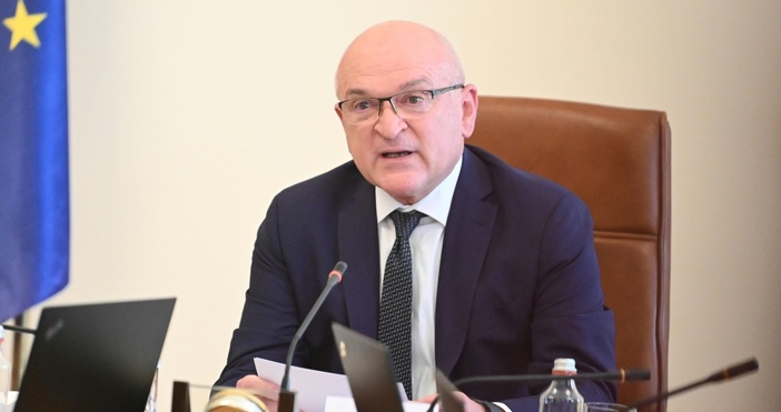 Служебният премиер Димитър Главчев коментира малко преди заседанието на Министерски
