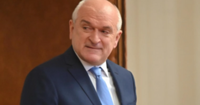 Премиерът Димитър Главчев коментира днес че подготовката за изборите върви