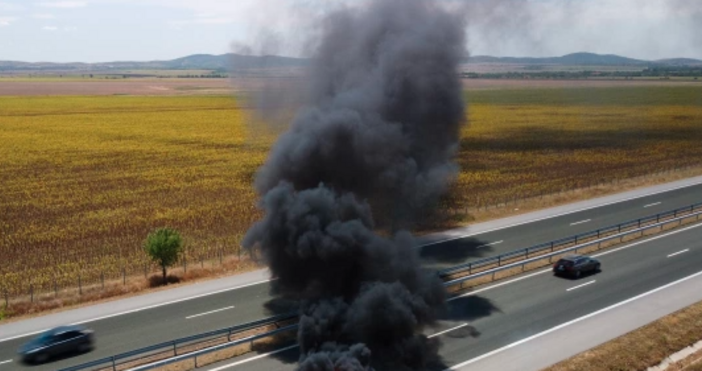  Автомобил се запали в движение на АМ Тракия  Инцидентът е станал