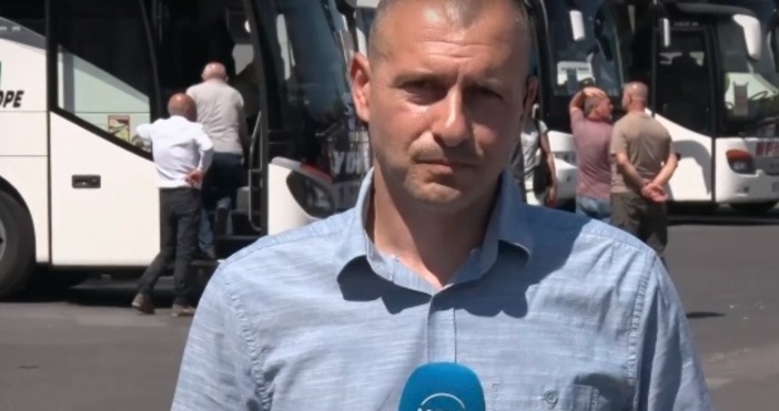 Голяма част от хората потеглиха обратно към Турция след като