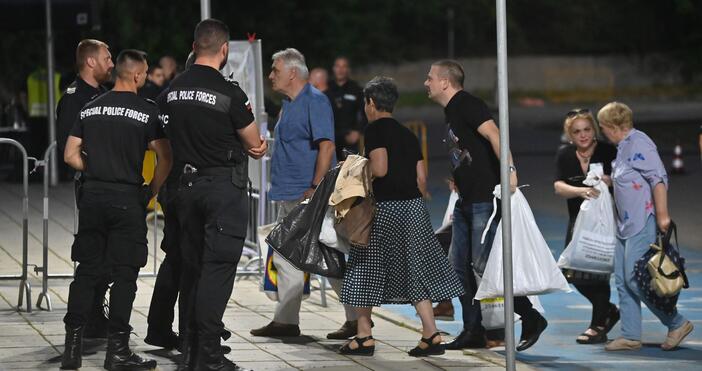 Крайно разнообразен е профилът на останалите вкъщи хора, които вчера