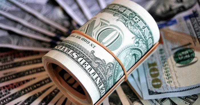 Американският долар продължава да губи позицията си като основна резервна