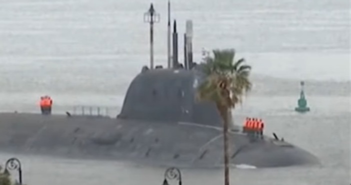 Подводница на Военноморските сили на САЩ е пристигнала в залива