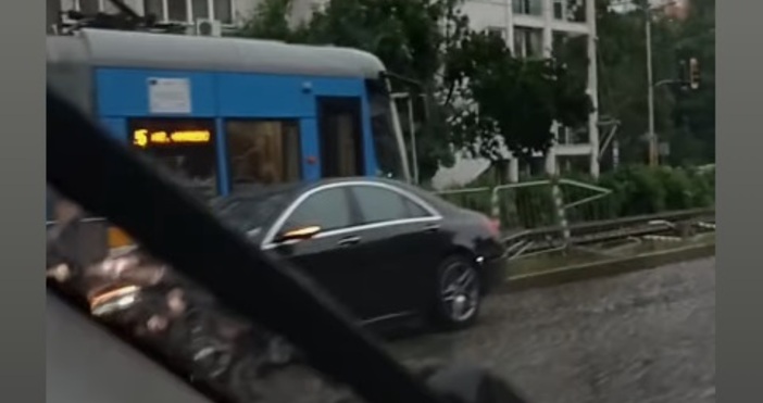Зрелищна катастрофа преди минути в София съобщи Блиц Инцидентът е станал