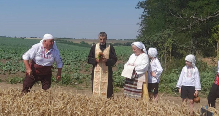 РЕКИЦ СилистраВ тутраканското село Белица се проведе колоритен ритуал Първа
