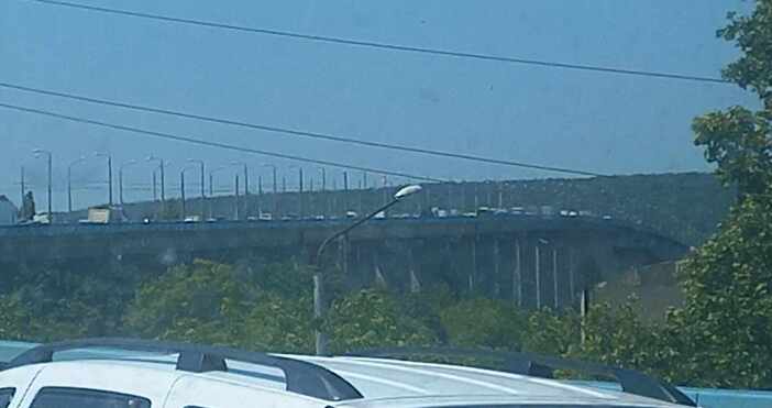 Огромно е задръстването на Аспарухов мост във Варна То започва
