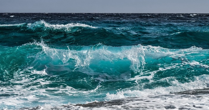НАСА предупреди че Черно море е изменило рязко цвета си