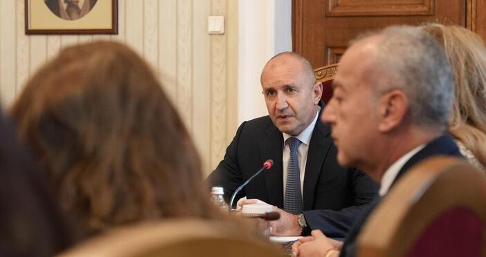 На консултациите при президента Румен Радев темата за трети мандат