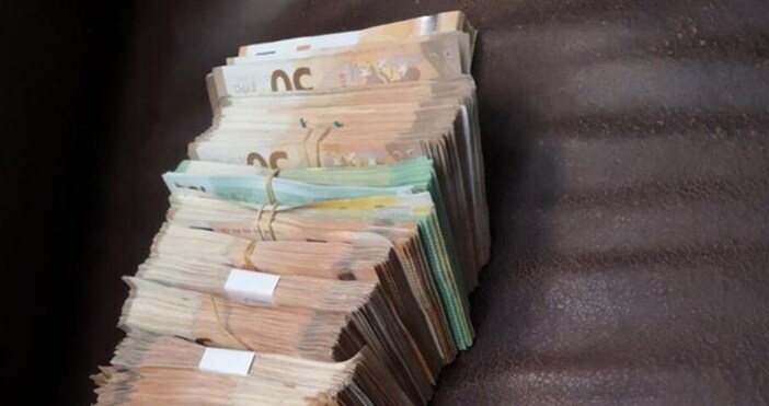 Полицията в Хасково издирва собственика на сума пари Тя е