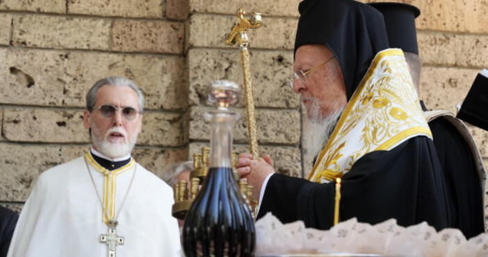 Вселенският патриарх Вартоломей отслужи кратка панихида на гроба на вече