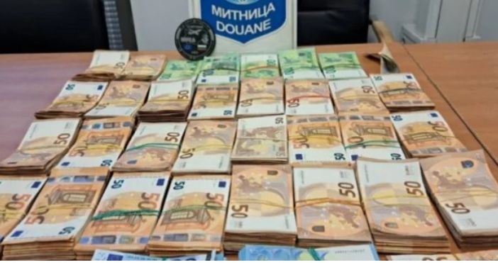 Пресякоха нелегален пренос на валута на  Капитан Андреево Недекларирана валута