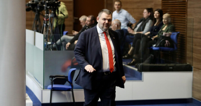 Няма тема Доган Пеевски има тема Пеевски и дерибеите това написа