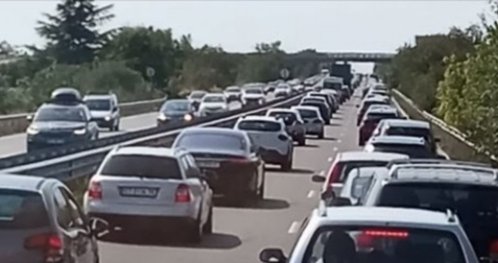 Започна сезонът на отпуските и българите масово отиват на почивка Не