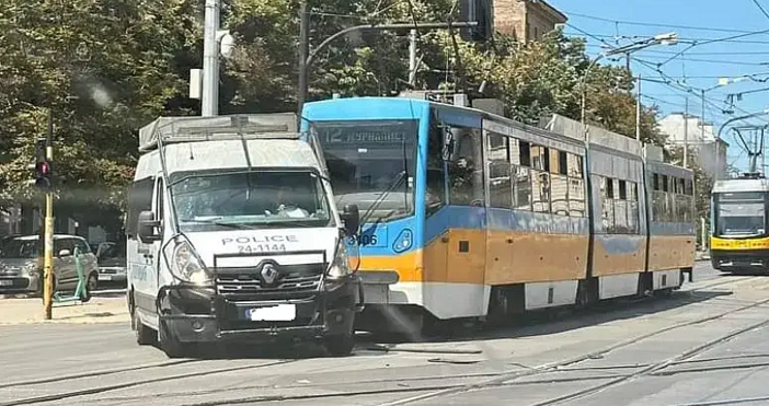  Чл 103 На кръстовище на което няма сигнализиран път с