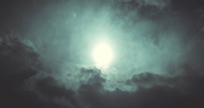 През нощта ще преобладава ясно а утре слънчево време По значителни