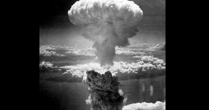 1945 г – Втората световна война Японският град Нагасаки е унищожен от атомната