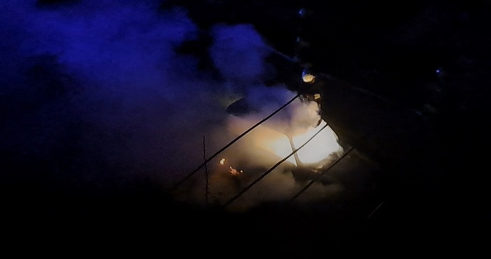 Запалиха две коли в столичния квартал Младост 1 предаде БНТ Екипите