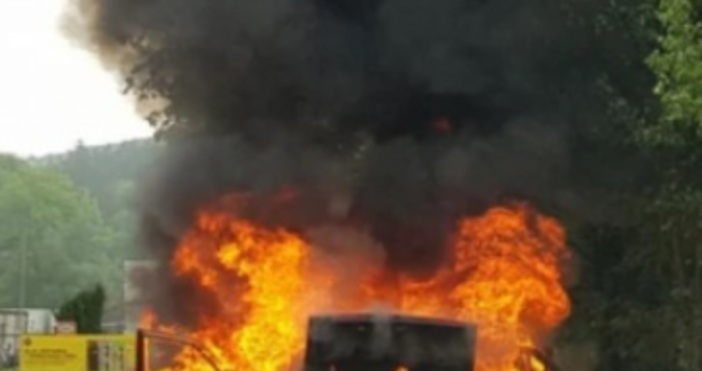 Мъж е пострадал при пожар възникнал в лек автомобил във Варна информираха от Главна дирекция