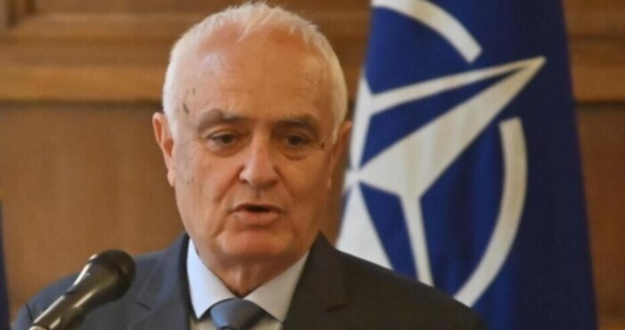 Министърът на отбраната Атанас Запрянов все още не е водил