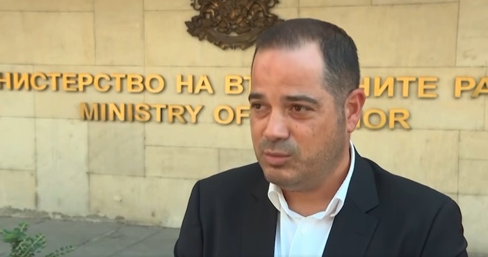 Полицаи се събраха на мирна демонстрация пред Народното събрание  По думите им тя е