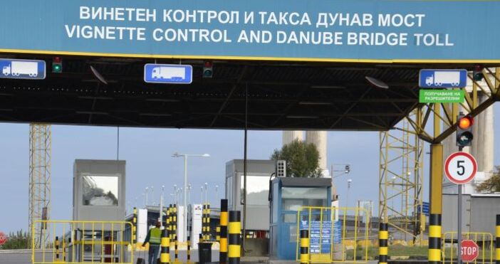 Интензивен е трафикът на леки и товарни автомобили в района