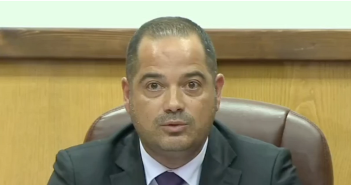 Вътрешният министър изригна Вчера обещах да ви запозная с повече подробност