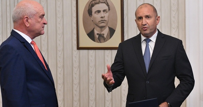 На 26 август понеделник от 10 00 часа държавният глава Румен Радев