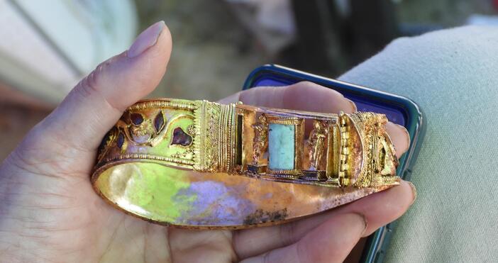 Уникална масивна гривна, с тегло около 400 грама е поредната