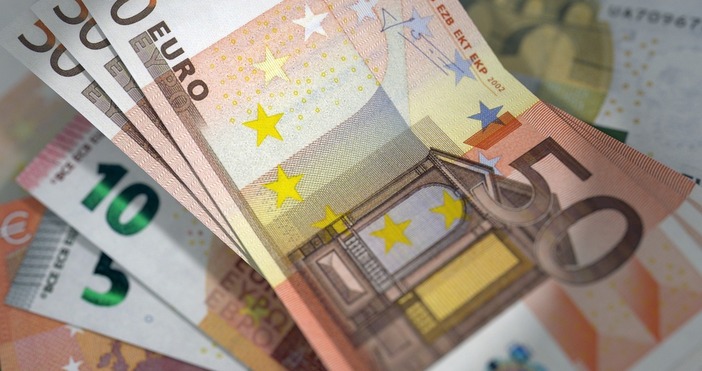 Непълнолетен бе заловен след опит да прокара в обращение фалшиви