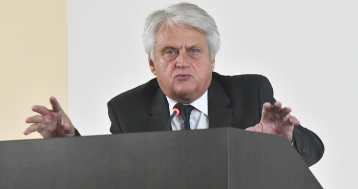 Това е избор на ГЕРБ. Той има необходимия опит, но