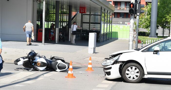 На булевардТодор Каблешков в столицата, на входа на магазин Кауфланд