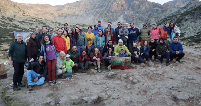 80 доброволци свалиха над 6 тона отпадъци от Национален парк